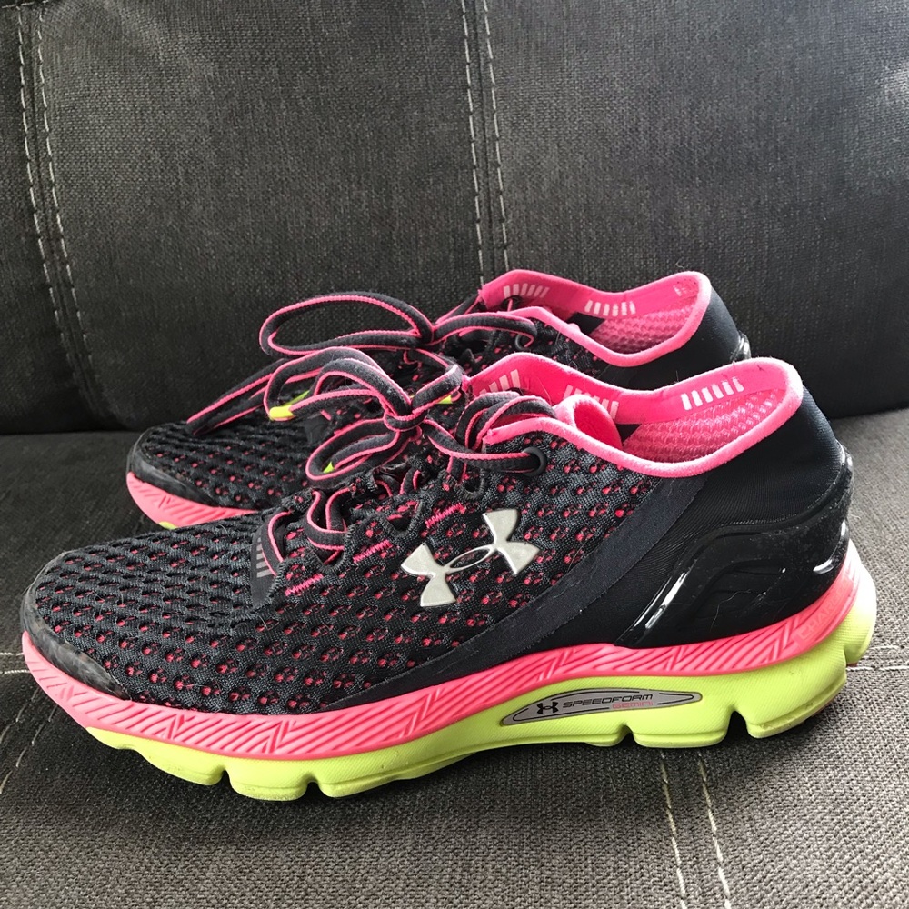 Under Armour size 6 running shoes